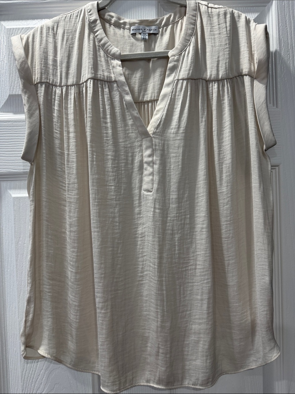 Maison Jules Light Cream Split V-Neck Cap Sleeve Blouse